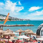 Sea View On The Sunny شقة