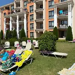 Sea View On The Sunny شقة