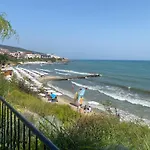 Sea View On The Sunny شقة