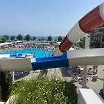 Sea View On The Sunny شقة