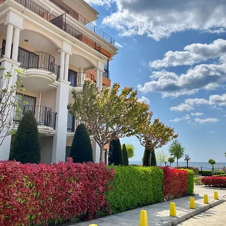 Sea View On The Sunny شقة