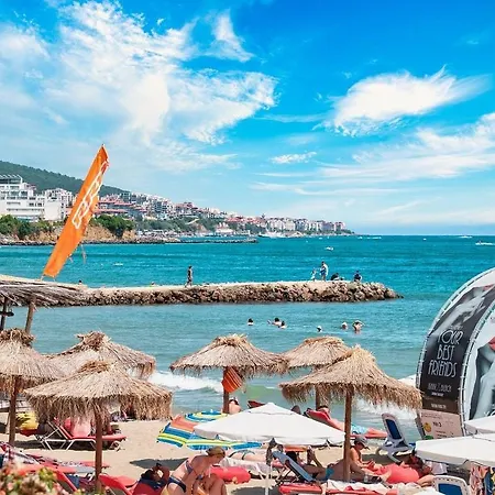 Sea View On The Sunny شقة