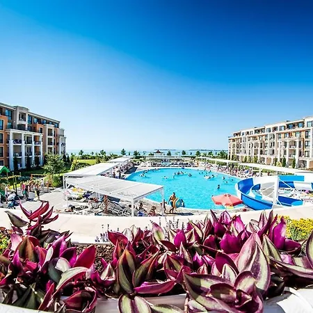 Sea View On The Sunny شقة