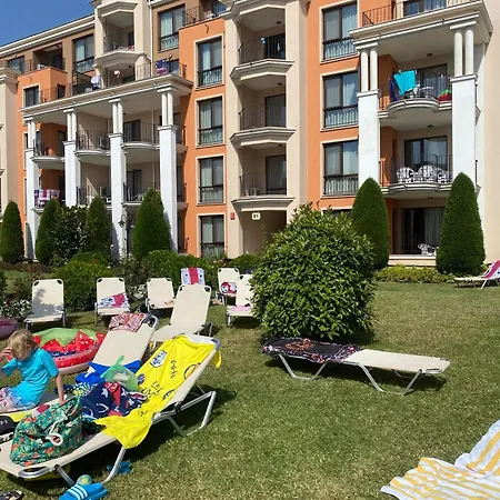 Sea View On The Sunny Apartmán