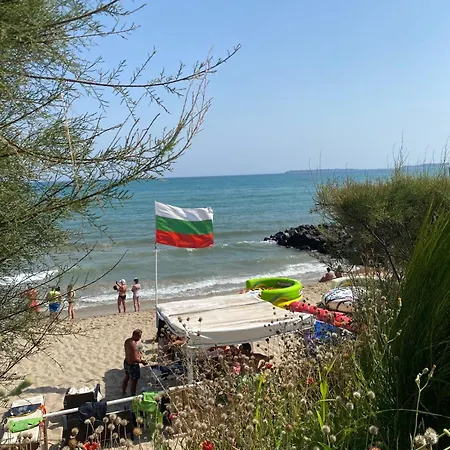 Sea View On The Sunny Apartmán
