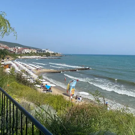 Sea View On The Sunny شقة