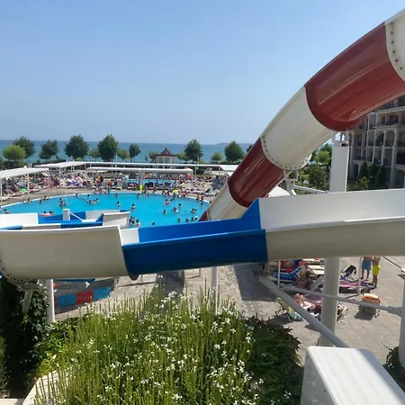 Sea View On The Sunny Apartmán